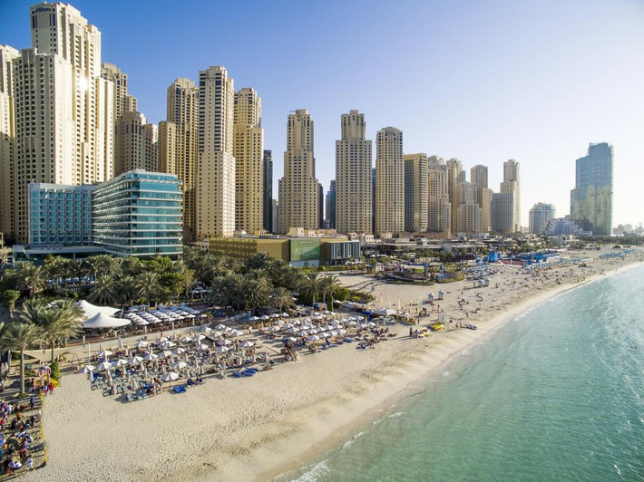 Hilton Resort là chuỗi khách sạn nghỉ dưỡng 5 sao sang trọng bậc nhất ở Dubai. Ảnh: Booking.