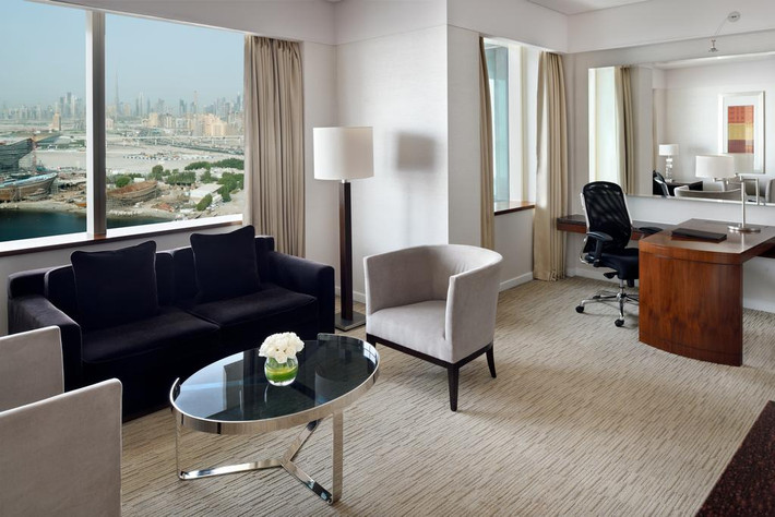 Đặc biệt, các phòng đều có view tuyệt đẹp nhìn ra thành phố hoa lệ Dubai. Ảnh: Booking.