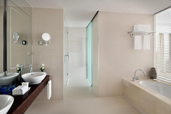 Phòng tắm với nội thất tiện nghi. Ảnh: Booking.