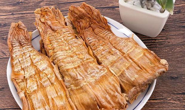 Măng khô ngon có màu vàng nhạt, xuất hiện màu hổ phách và có độ bóng. Ảnh: SHTT.