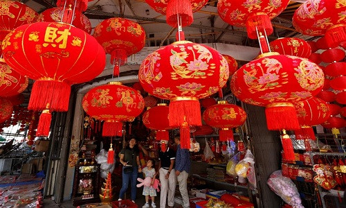 Cũng giống như người Việt, trước khi tết đến, người Hàn Quốc dọn dẹp, trang trí nhà cửa với mong muốn có một năm mới nhiều may mắn, thành công. Ảnh: NBC News.