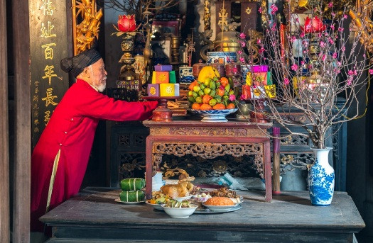 Mọi đồ dùng trong gia đình đều được lau chùi sạch sẽ theo đúng nghĩa năm mới cái gì cũng phải mới. Ảnh: VinID.