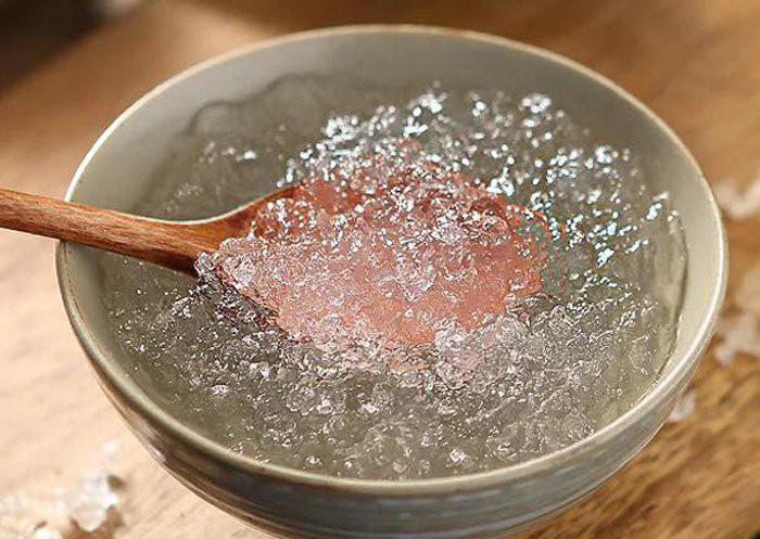 Bên cạnh các món ăn có giá "trên trời", nhà giàu Việt cũng không tiếc bỏ ra 10 triệu đồng/kg để mua một loại nhựa cây bí ẩn được gọi là tuyết yến bồi bổ sức khỏe. Ảnh: Vietnamnet.