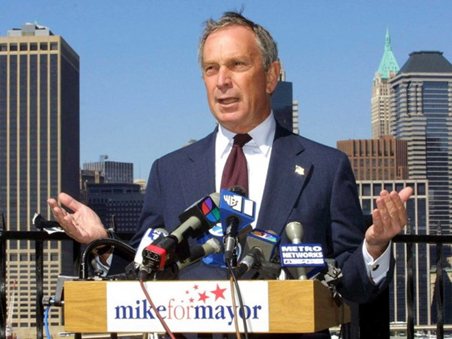 Năm 2001, Bloomberg đi theo con đường chính trị và chạy đua giành chức Thị trưởng thành phố New York như một đại diện của đảng Cộng hòa. Ông đã giành chiến thắng trong cuộc chạy đua và nhậm chức vào năm 2002. Ảnh: Getty Images.