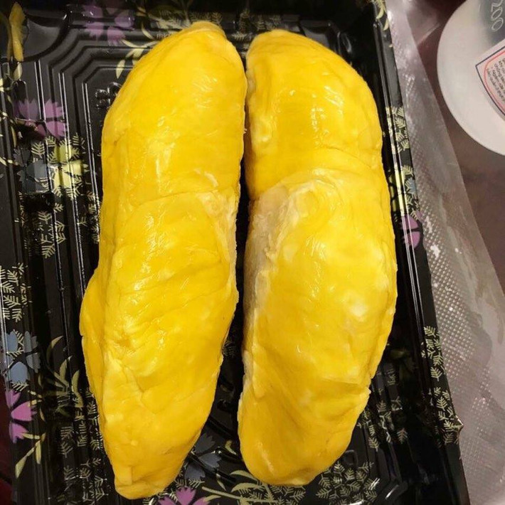 Tại Việt Nam, những trái sầu riêng Musang King được nhập khẩu về và bán với giá hơn 1 triệu đồng/kg. Ảnh: Dân Việt.