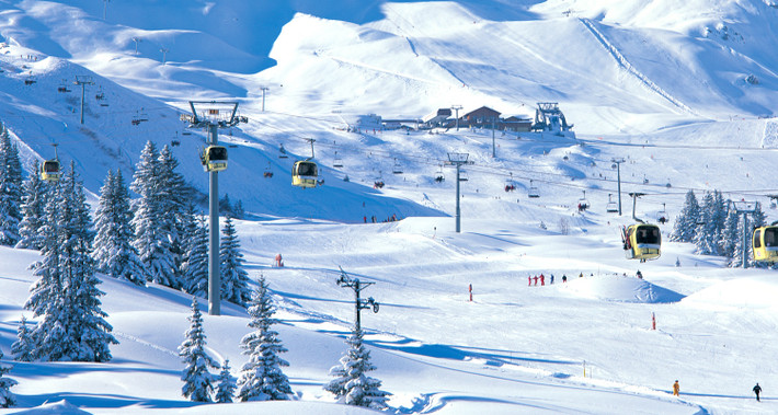 Dành cho những người giàu có, khu nghỉ Courchevel có sân bay riêng dành cho các loại máy bay phản lực, máy bay trực thăng. Ảnh: The Model Advocate.