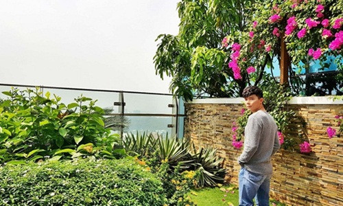 Nam ca sĩ Nathan Lee hiện sống trong một căn villa trên không rộng hơn 200m2, toạ lạc tại con đường Đồng Khởi xa hoa bậc nhất Sài Thành. Ảnh: Baogiaothong.