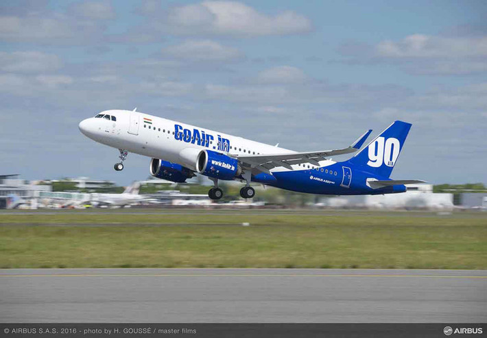 Hãng hàng không giá rẻ Go Air của Ấn Độ từng công bố chính sách ưu tiên tuyển tiếp viên nữ có thân hình mảnh mai để giảm tải trọng trên máy bay. Ảnh: Twitter.