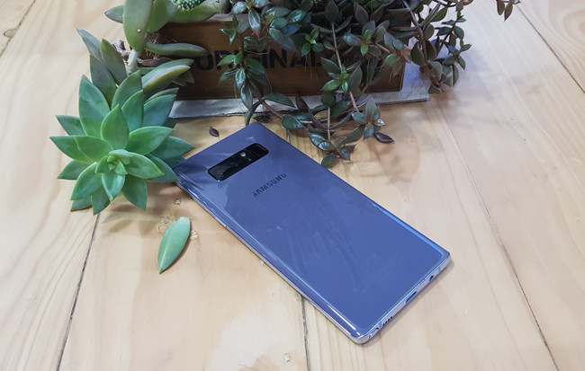 Galaxy Note8 màu Tím khói có giá bán 22,49 triệu đồng đối với phiên bản 64GB.