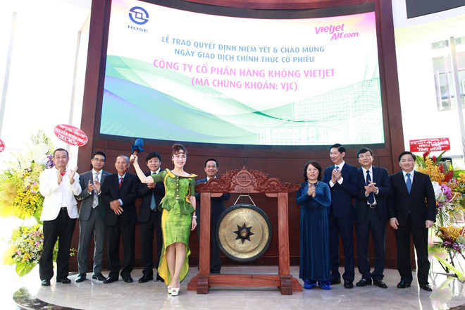 2017 được xem là năm đặc biệt đối với bà Phương Thảo khi hãng hàng không VietJet chính thức niêm yết trên thị trường chứng khoán vào ngày 28/2, đưa tên tuổi của bà vào danh sách người siêu giàu ở Việt Nam và thế giới. Ảnh: Zing.