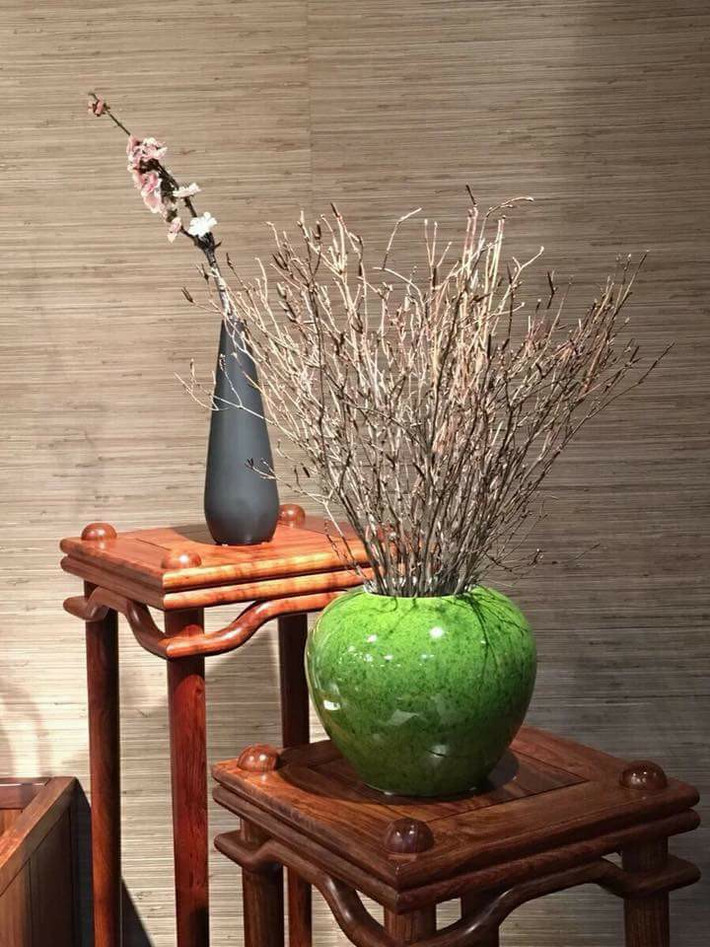 Khác với mọi năm, thị trường cây cảnh Tết 2018 xuất hiện hoa đỗ quyên khô vô cùng độc đáo. Ảnh: FB Cường Sarang.