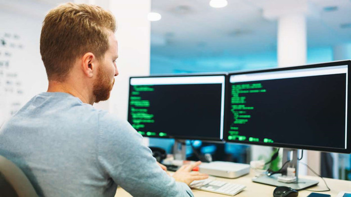 Hacker mũ trắng được cấp chứng chỉ - Thu nhập ước tính hàng năm: 77.331 USD Lĩnh vực công nghệ và an ninh mạng luôn đầy những công việc lương cao. Hacker mũ trắng được cấp chứng chỉ là những người chuyên can thiệp vào thâm nhập vào hệ thống máy tính của người khác với mục đích tốt. Đây là công việc ít người từng nghe tới nhưng lại có thu nhập khá tốt. Họ có mặt trong hầu như mọi lĩnh vực, được thuê để thâm nhập vào các máy tính và hệ thống để tìm ra lỗi.