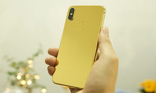Nhằm đáp ứng nhu cầu của các tín đồ iPhone có điều kiện ở Việt Nam, công ty Golden Gift vừa giới thiệu phiên bản iPhone X mạ vàng 24K, chế tác ngay tại Việt Nam.