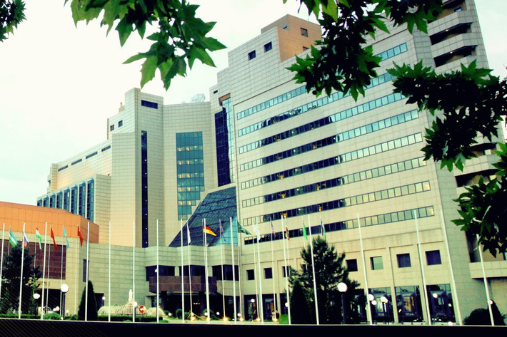 Khách sạn cách Công viên Giải trí Tashkentland và Trung tâm Triển lãm Uzbekistan UzExpoCenter khoảng 15 phút đi bộ. Ảnh: TripAdvisor.
