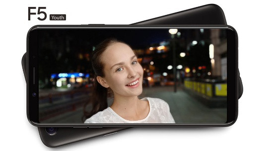 Dựa trên thành công của F5, chỉ sau một tháng Oppo tiếp tục tung ra phiên bản rút gọn mang tên Oppo F5 Youth (6,2 triệu đồng) có mức giá thấp hơn một chút so với bản gốc nhưng vẫn sở hữu những tính năng nổi bật.