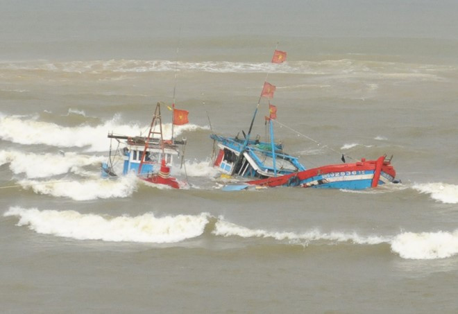 "Hái" cả bạc tỷ nhờ nghề “săn”tàu chìm, nhưng mỗi lần lao xuống biển cắt sắt cũng là lúc ngư dân đánh cược cả mạng sống. Ảnh: Baogiaothong.