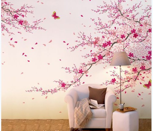 Giấy dán tường hoa đào cho phòng khách ngập tràn sắc xuân. Ảnh: Bindo.