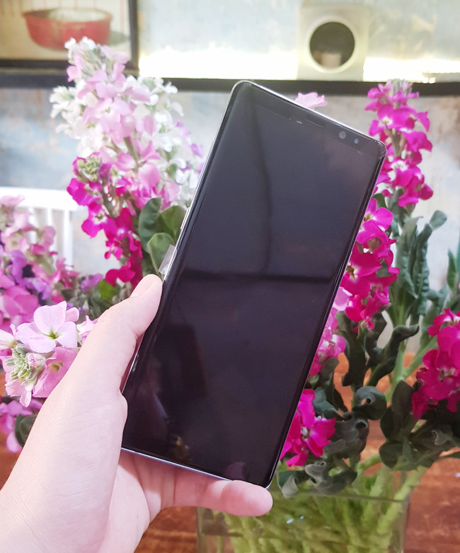 Samsung khá khôn ngoan khi ngay thời điểm đầu năm 2018, cũng là dịp cuối năm âm lịch của người Việt - thời điểm mua sắm cao nhất trong năm, để tung ra màu mới của Galaxy Note8, nhằm mang đến nhiều trải nghiệm hơn cho người dùng.