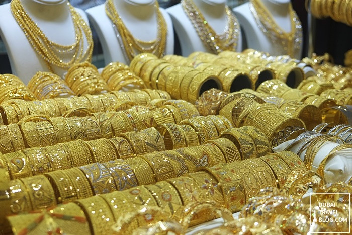 Vì vậy, giá bán không được niêm yết trên từng sản phẩm mà chỉ được xác định bằng máy tính sau khi đã cân trọng lượng. Ảnh: Dubaitravelblog.