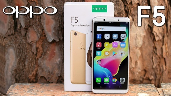 Đây là chiếc smartphone đầu tiên của hãng áp dụng công nghệ AI vào tính năng selfie, cho phép quét 200 điểm trên gương mặt người chụp để phân tích dữ liệu, xử lý hình ảnh tự động giúp ảnh chụp tự nhiên và đẹp hơn nhiều so với các chế độ làm đẹp trước đây.