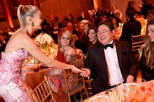 Ngoài đầu tư bất động sản và phim ảnh, Jho Low còn nổi tiếng là một tỷ phú chịu chi, một tay chơi khét tiếng.