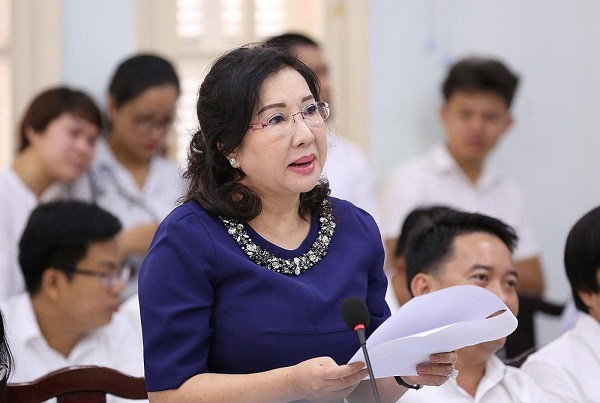 Năm 2011, bà Nguyễn Thị Như Loan được bình chọn là một trong số 100 người được vinh danh nữ doanh nhân Việt Nam tiêu biểu và nhận cúp Bông hồng vàng. Ảnh: Enternews.