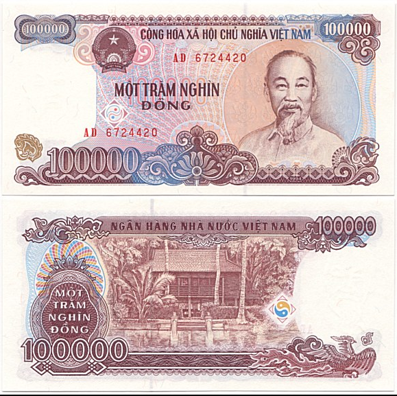 Tờ tiền giấy mệnh giá 100.000 đồng được phát hành ngày 1/9/2000. Mặt trước tờ 100.000 đồng giấy cotton xưa in hình Chủ tịch Hồ Chí Minh. Mặt sau tiền in hình nhà sàn Bác Hồ. Tuy nhiên, tờ 100.000 đồng này hết giá trị lưu hành trên lãnh thổ Việt Nam từ 1/9/2007.