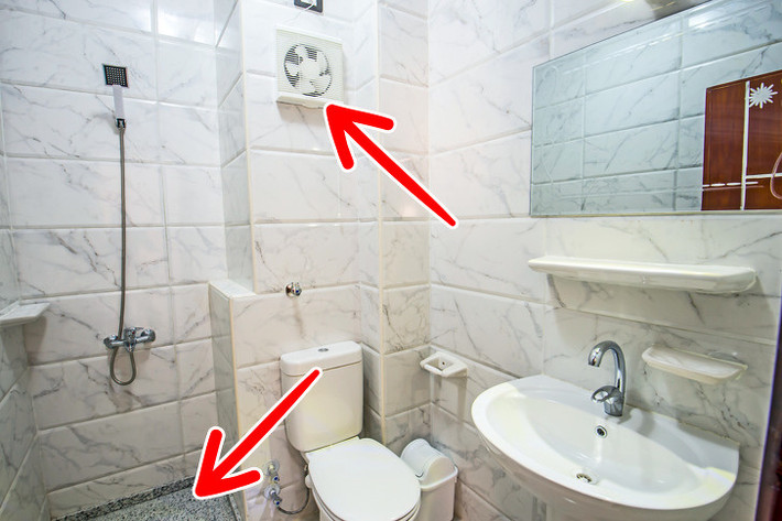 Chống thấm là công việc quan trọng cần làm ngay từ đầu để giảm được nguy cơ hủy hoại căn hộ của chính mình do ngấm nước. Ngoài ra, cần có một hệ thống thông gió tốt ngay trong phòng tắm để ngăn chặn sự hình thành của nấm mốc.