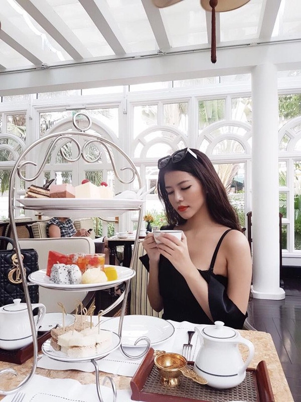 Nói về tủ hàng hiệu của mình, Kiều Yến cho biết cô không hề có ý định thể hiện sự hơn người, vì tất cả đều là do bố mẹ, người thân tặng cho cô. Nguồn ảnh: Instagram, FBNV