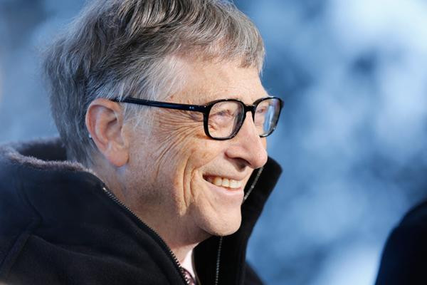 Bill Gates vào đại học Harvard vào năm 1973, nhưng chỉ sau năm thứ 2 ông đã quyết định bỏ học để thành lập Microsoft cùng Paul Allen. Ông hiện là người giàu thứ hai thế giới với tài sản ước tính đạt 107,9 tỷ USD.