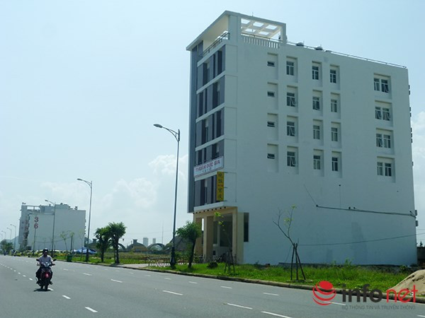 Trước đó, chia sẻ với báo chí, ông Nguyễn Điểu - Giám đốc Sở Tài nguyên và Môi trường TP Đà Nẵng cho biết, đây là hiện tượng bất thường, đáng báo động, tuy nhiên rất khó có thể kiểm soát do quy mô quá lớn. "Một trong những khó khăn của địa phương để xử lý tình trạng này là người Việt Nam mua đất nhưng đứng sau cuộc mua bán lại là người Trung Quốc", ông Điểu nói.