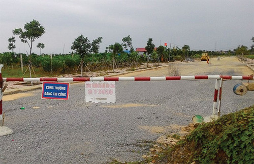Dự án Đầm Và diện tích đất gần 28,8 héc-ta của chủ đầu tư, Công ty TNHH Minh Giang và sự tham gia của Tập đoàn T&T - một ông lớn của ngành bất động sản sau bao nhiêu năm triển khai, hạ tầng hiện mới chỉ là một vài con đường…