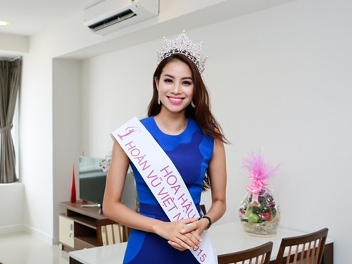 Ngoài giải thưởng 200 triệu tiền mặt, Hoa hậu Phạm Hương vừa được nhà tài trợ trao quyền sử dụng căn hộ cao cấp tại trung tâm quận 1 TP HCM và xế hộp sang trọng trong vòng một năm kể từ ngày đăng quang Hoa hậu Hoàn vũ Việt Nam.