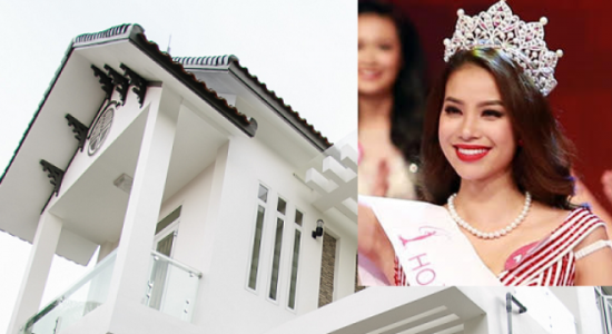Ngay sau khi Phạm Hương giành được vương miện Hoa hậu Hoàn vũ Việt Nam 2015, có không ít những tin đồn về gia thế của cô. Có người, khi xem những bức ảnh "quê mùa", mộc mạc của hoa hậu Phạm Hương thuở xưa, cho rằng cô là một cô gái xuất thân từ nghèo khó. Có người lại cho rằng chắc hẳn gia thế của tân hoa hậu phải "khủng" lắm thì cô mới có thể thường xuyên "chinh chiến" trong các cuộc thi sắc đẹp được.