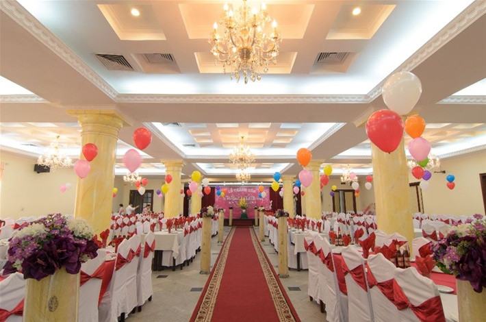 Nhà hàng còn là nơi tổ chức tiệc cưới, hội nghị, tổng kết, sinh nhật... của các tổ chức doanh nghiệp, cá nhân.