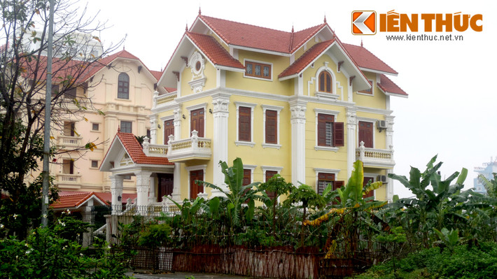 Nhiều căn được gia chủ thiết kế theo kiến trúc châu Âu, pha trộn các nét kiến trúc Á Đông.