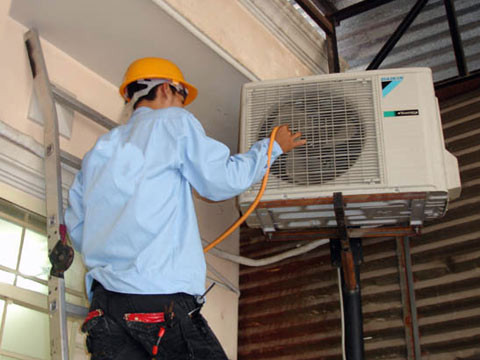 Từ ngày 15/3 - 15/4, nhiều hãng có chương trình bảo hành miễn phí điều hòa tại các tỉnh Hà Nội, TP HCM, Đà Nẵng.
