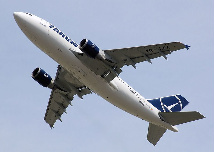 Chiều dài Airbus A310 là 46,66m, cao 15,8m, và sải cánh 43,9m.