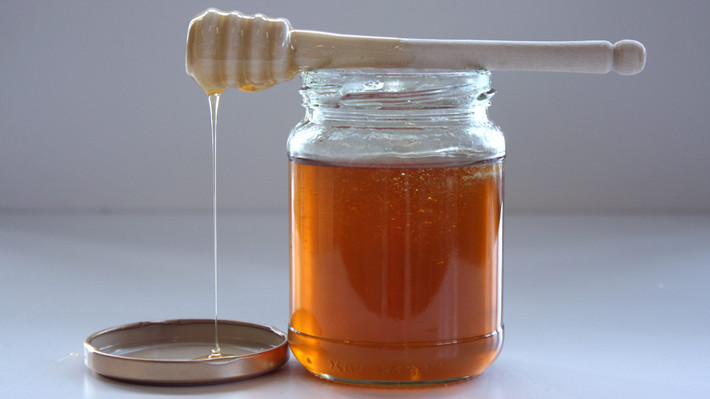 Mật ong tinh khiết Manuka có giá lên tới 99 USD (2,3 triệu đồng) cho 100 gram. Mức giá này đắt hơn 100 lần so với mật ong bình thường. Nguồn ảnh: BI.