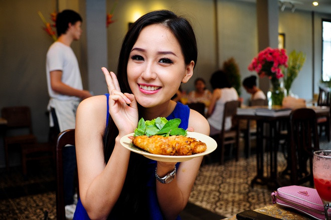 Theo đó, Quán Bụi sẽ phục vụ cơm đến tận nhà. Ưu đãi giảm thêm 20% và tặng 1 lon nước ngọt cho hóa đơn từ 250.000 đồng.