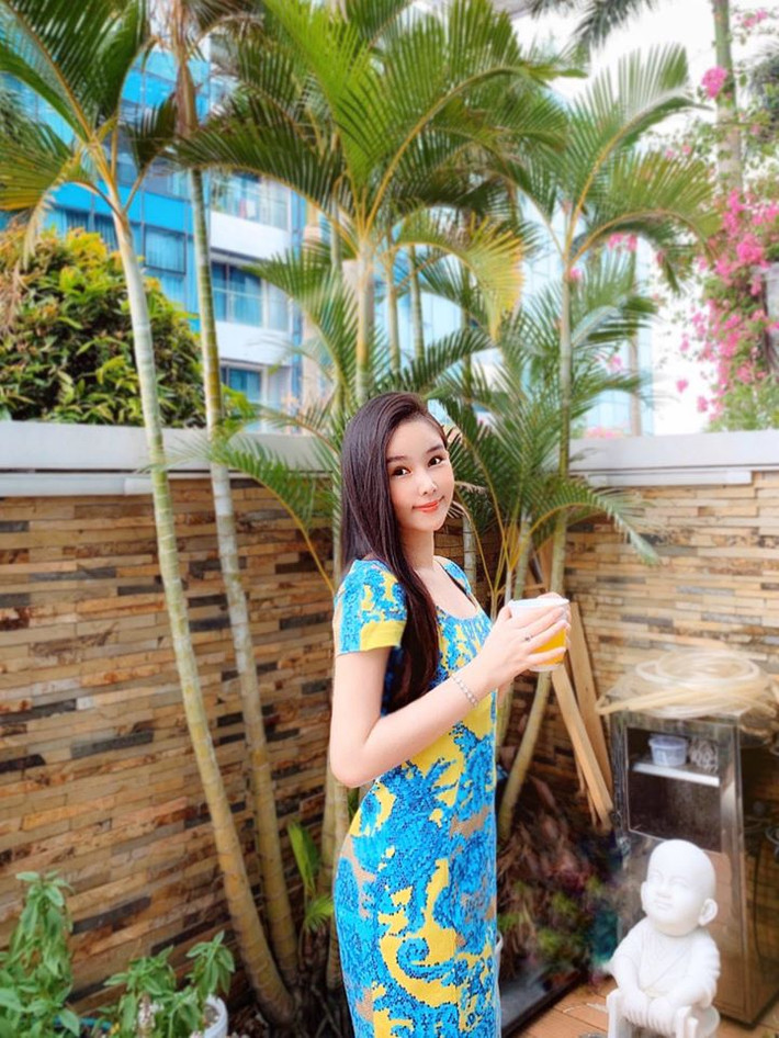 Ban công là nơi thư gian sau giờ làm việc mệt mỏi của Ngân Anh. Nguồn ảnh: FBNV.