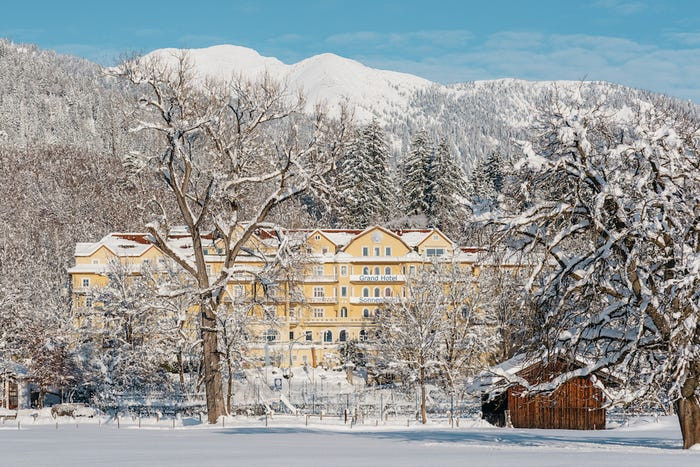 Khách sạn này mang tên Sonnenbichi, nằm ở thị trấn Garmisch-Partenkirchen, phía nam nước Đức. Toàn bộ khách sạn trước đó đã đóng cửa với du khách khi đại dịch Covid-19 bùng nổ.