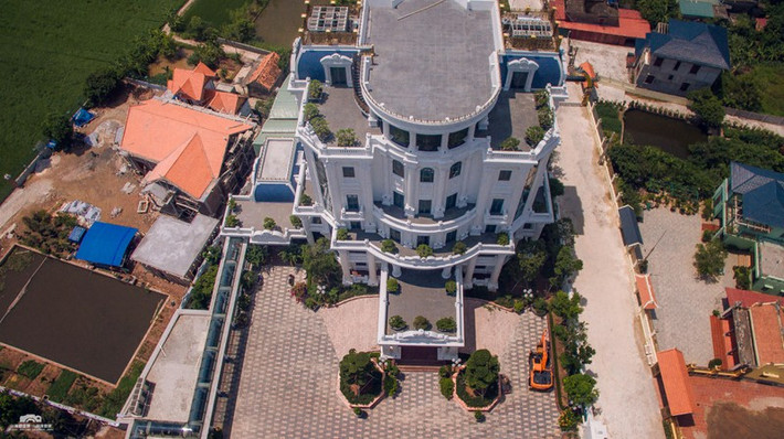 Năm 2019, mạng xã hội xuất hiện một số đoạn video, hình ảnh về một ngôi biệt thự xa hoa, lộng lẫy được xây dựng theo kiến trúc phương Tây hiện đại ở Thái Bình. Ảnh: Baophapluat.