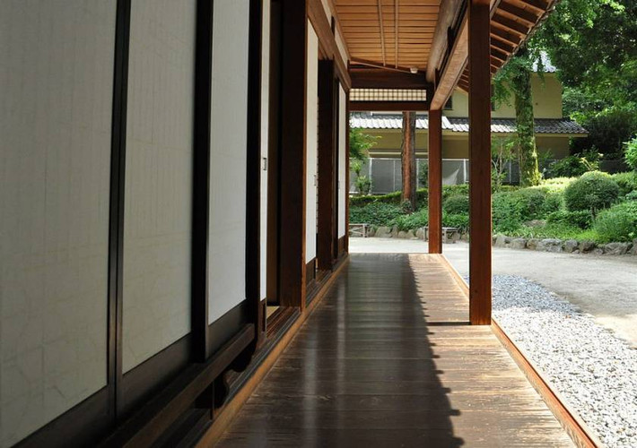 Một nét kiến trúc đặc trưng của Nhật Bản được tái hiện trong MA of Wind là hiên nhà được ghép từ những tấm ván. Nó có thể sử dụng làm lối đi hay hành lang, hoặc là nơi mọi người cùng ngồi trò chuyện và thưởng trà.