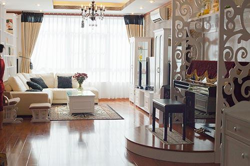 Trước đây, gia đình Ốc Thanh Vân sống trong một căn hộ cao cấp có diện tích rộng nhưng vì muốn có thêm không gian cho 3 con vui chơi thoải mái, vợ chồng cô đã tiết kiệm để xây dựng tổ ấm khang trang mới này.