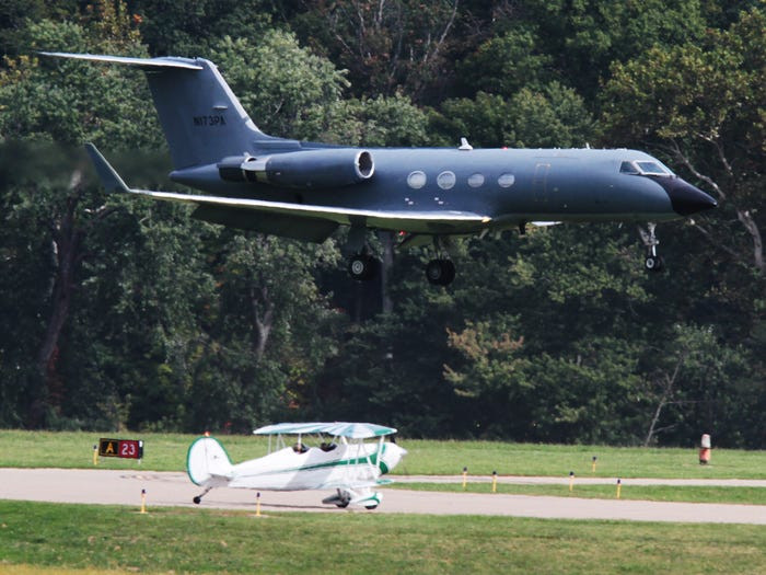 Thời dịch bệnh Ebola (năm 2014), Gulfstream III đã hoàn thành sứ mệnh sơ tán hơn 40 bệnh nhân Mỹ từ các điểm nóng dịch bệnh tại châu Phi về nước chữa trị.