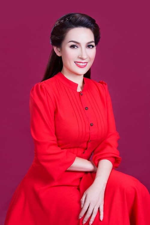 Sau nhiều năm theo đuồi dòng nhạc trữ tình quê hương, Phi Nhung có được chỗ đứng nhất định trên thị trường âm nhạc trong nước lẫn hải ngoại.