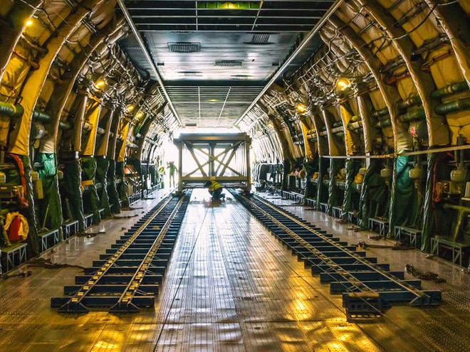Khoang chứa khổng lồ của Antonov An-225 Mriya có thể lưu trữ đến hơn 249 tấn hàng hóa.