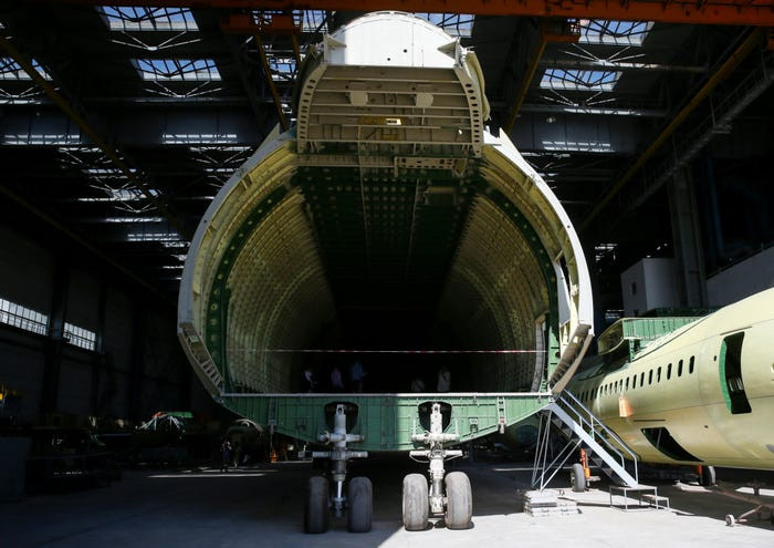 Bắt đầu sản xuất từ giữa những năm 1980, Antonov An-225 Mriya mất đến 3 năm mới hoàn thiện.