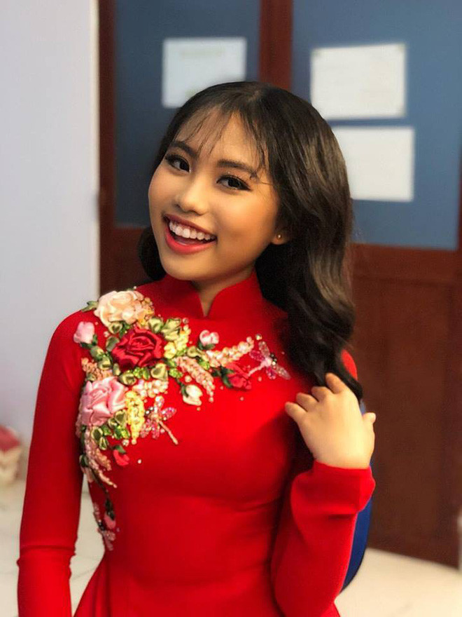 Ước tính, trung bình một tháng, ca sĩ nhí Phương Mỹ Chi có thể kiếm về vài trăm triệu. Ảnh: Thế giới trẻ.